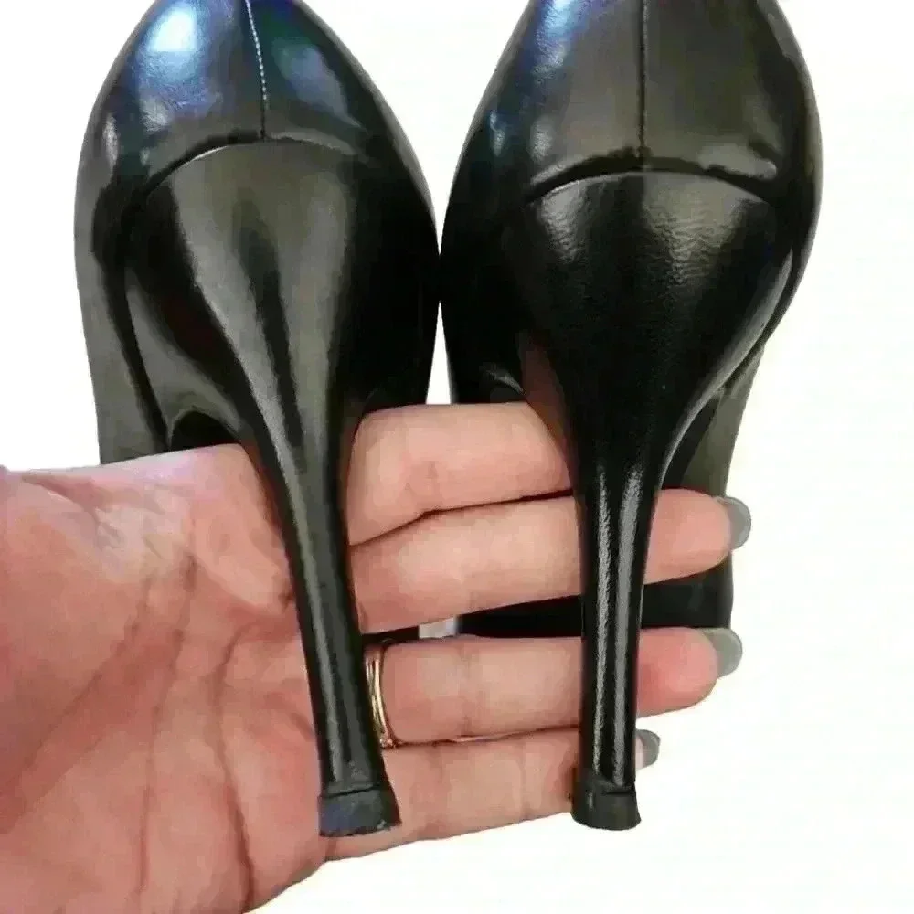 Stewart Weitzman Women's Black Leather Pointed Toe Pump 8